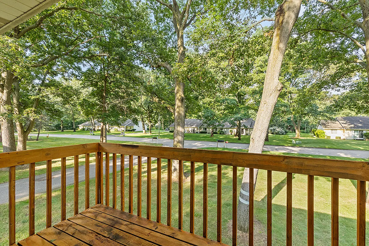 15326 Clovernook - Heat included — Photo 3