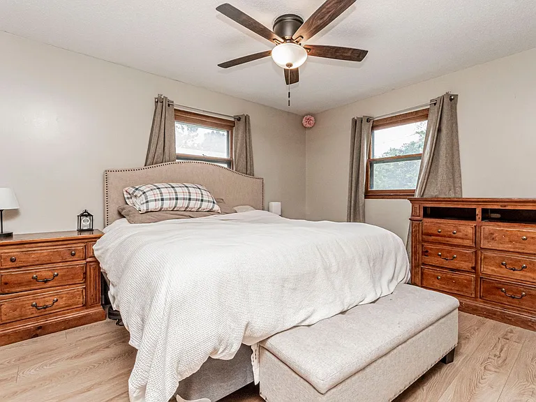 1011 Skyline Dr — Photo 27