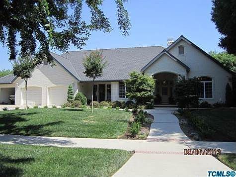 Beautiful home, 3 car garage, plus 2 extra spaces (used as a shop)