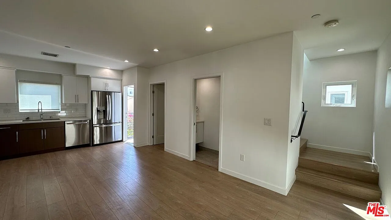 2 bed, 1.5 bath, 1124 sqft, $3,250 — Photo 4