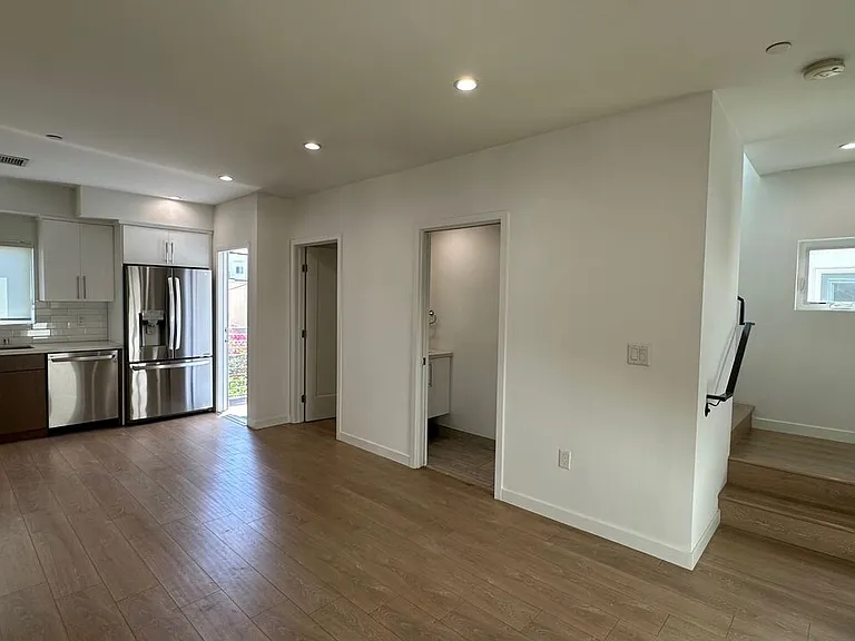 5226 Satsuma Ave — Photo 4