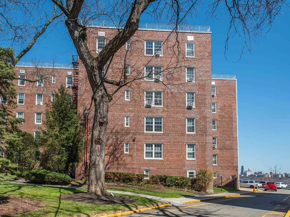 8700 Boulevard East APT 3D, North Bergen, NJ 07047