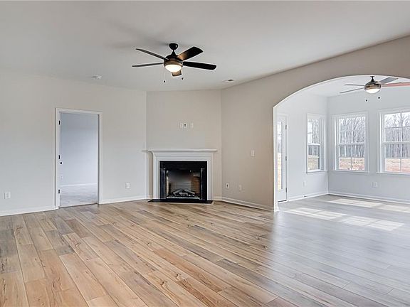 4th image of 424 Brooke Hill Dr