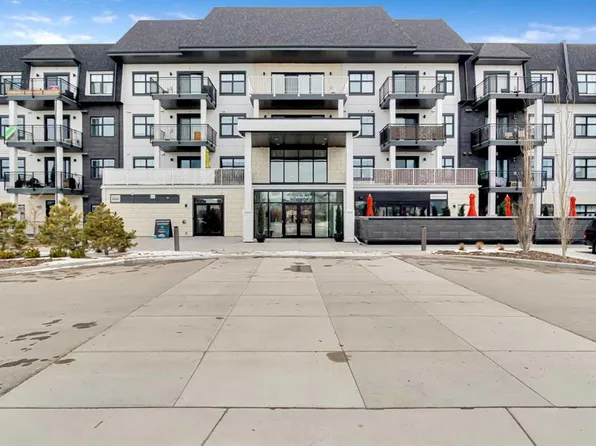 255 E Les Jardins Park SE #208, Calgary, AB T2C 5W9