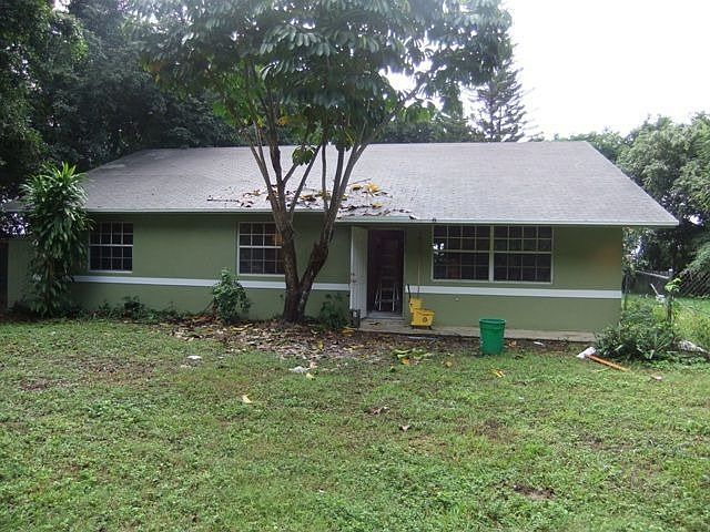 Must See. Great Space & Yard