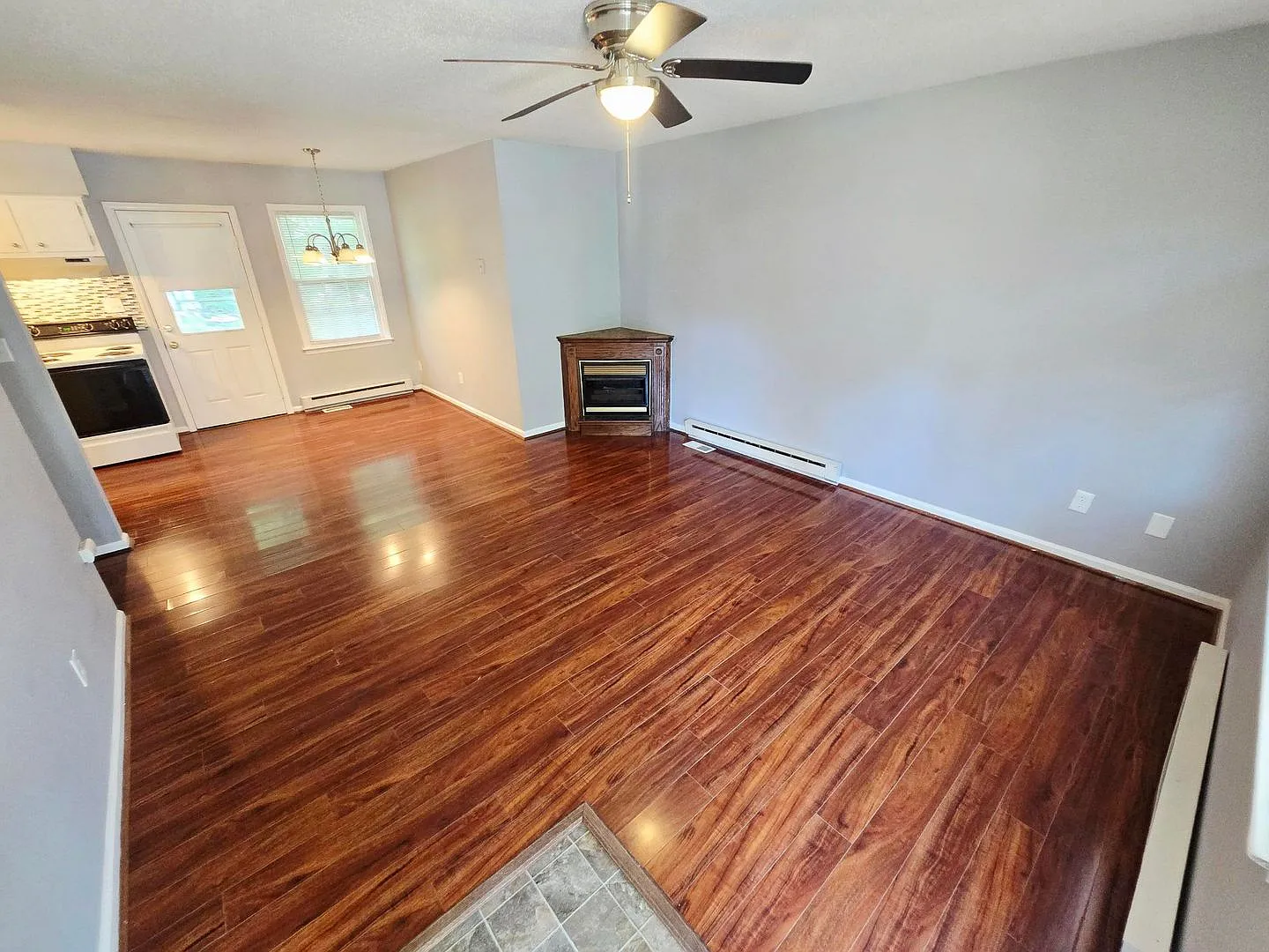 3 bed, 1.5 bath, 1068 sqft, $1,450 — Photo 3