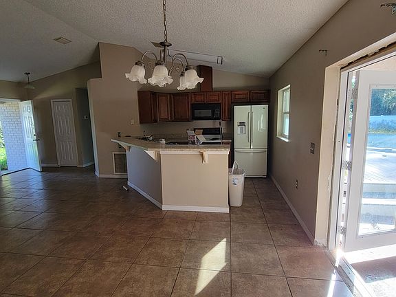 5th image of 1160 W Voorhis Ave