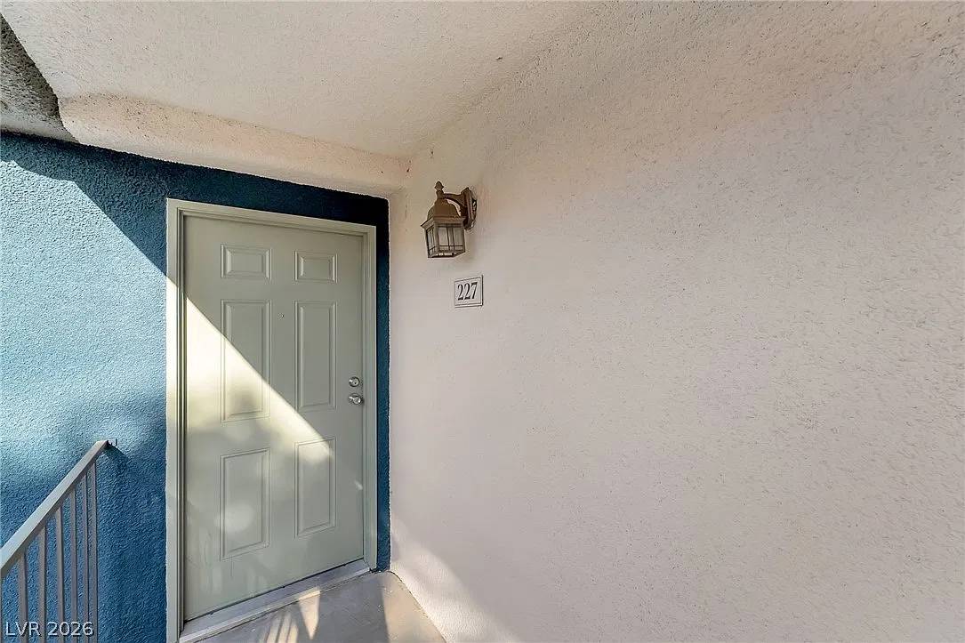 2 bed, 2.0 bath, 927 sqft, $1,175 — Photo 3