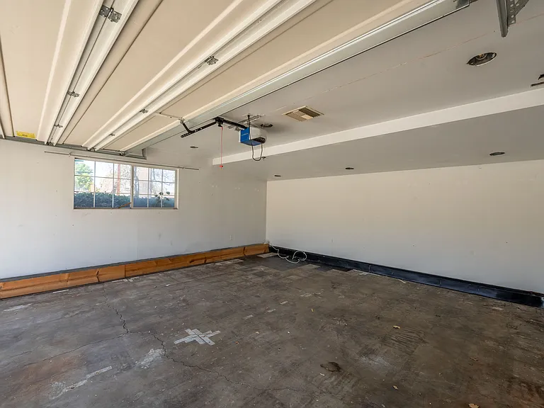 23216 Friar St — Photo 36
