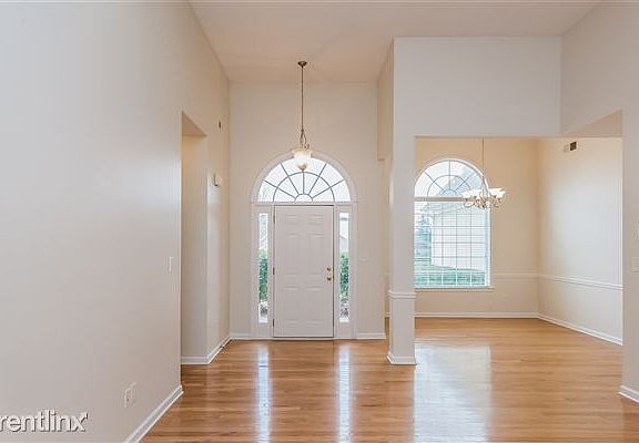 004-Living_Room-2319187-medium