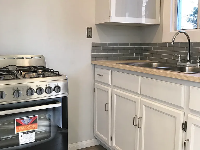 2133 N Buena Vista St — Photo 69