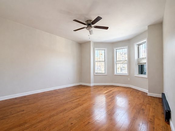 3rd image of 636 Crescent St #1
