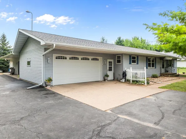N1672 Julius Dr, Greenville, WI 54942