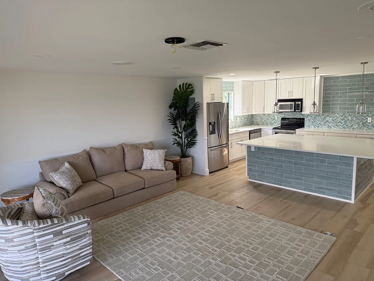 Unit Photo - 360 Wilma Cir #7