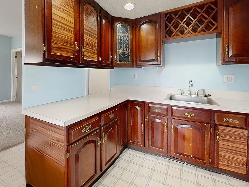 67 Burnside Ave #3F