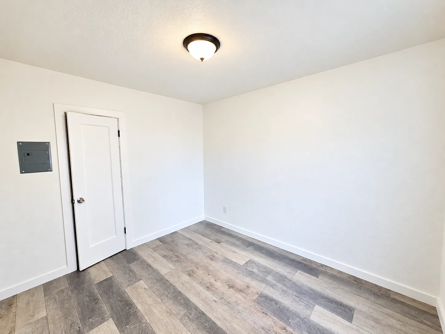 3 bed, 700 sqft, $4,300 — Photo 2