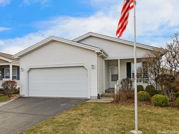 92 Rocking Horse Ln, Grayslake, IL 60030