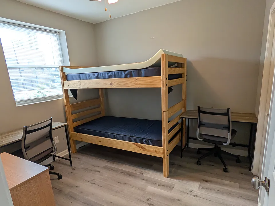 205 W Breckinridge St #8