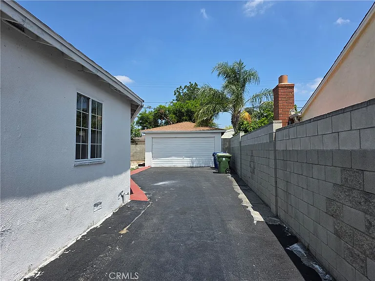 8834 Stansbury Ave — Photo 22