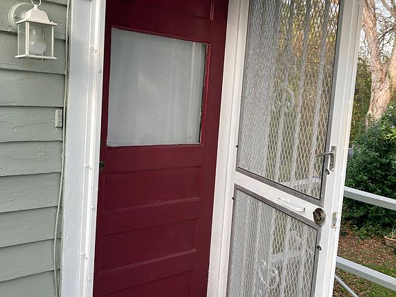 3rd image of 1004 Grant Ave APT 2