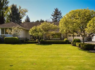 3270 Beach Dr, Oak Bay, BC V8R 6M1