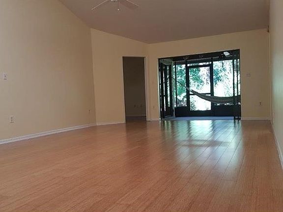 4th image of 4611 Oak Forest Dr E #23