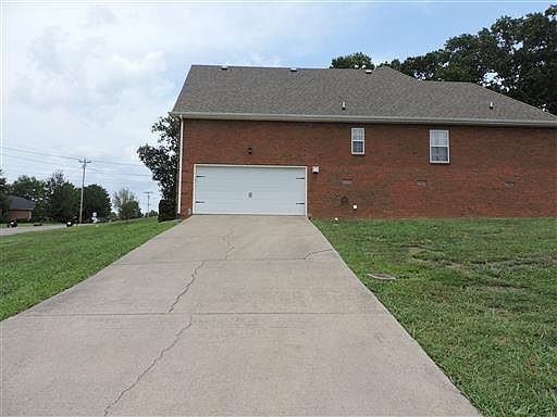2 driveways for parking