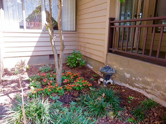 3rd image of 9417 Ravenwood Cir
