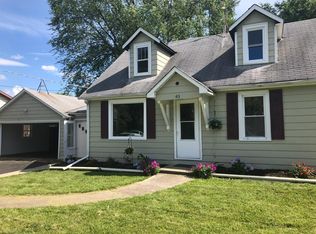 413 Lincoln Ave, Ingleside, IL 60041