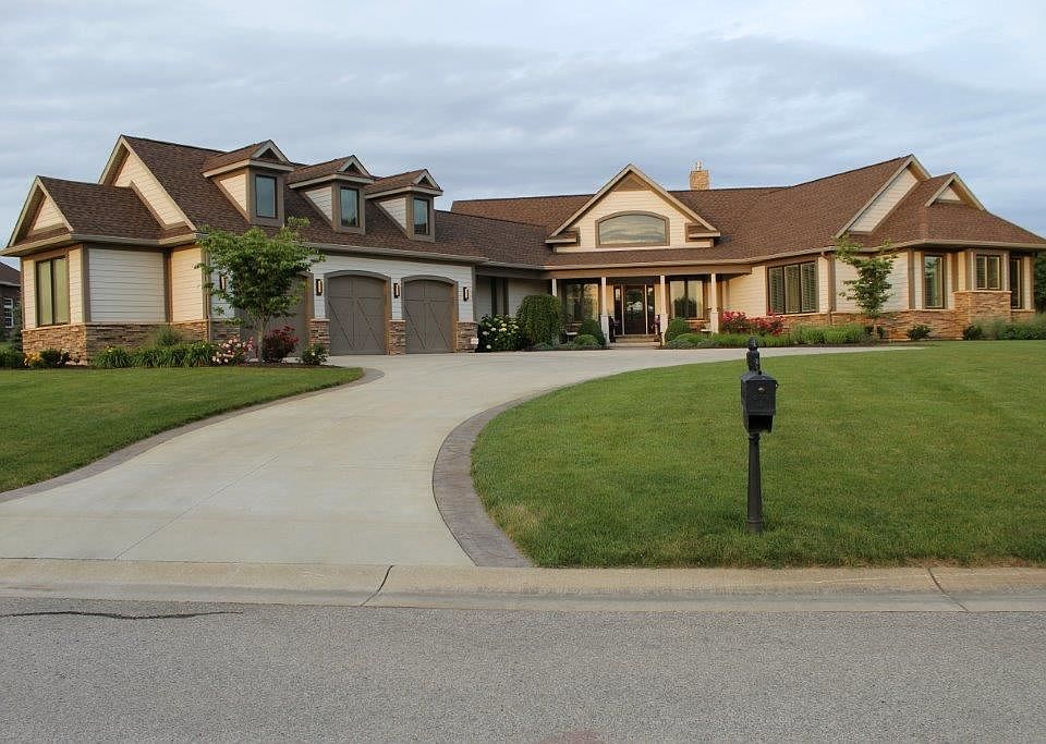 1st image of 721 Wexford Ct