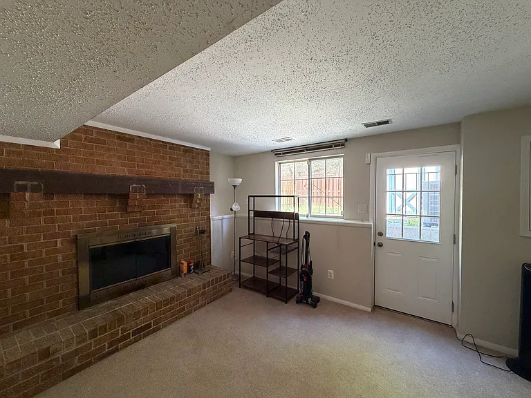 Heatherway Ct — Photo 5