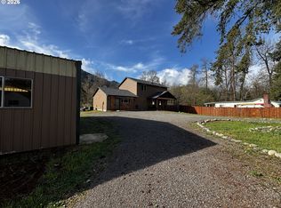 47426 School St, Oakridge, OR 97463