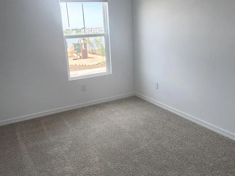 1379 Bluewater Ln — Photo 27
