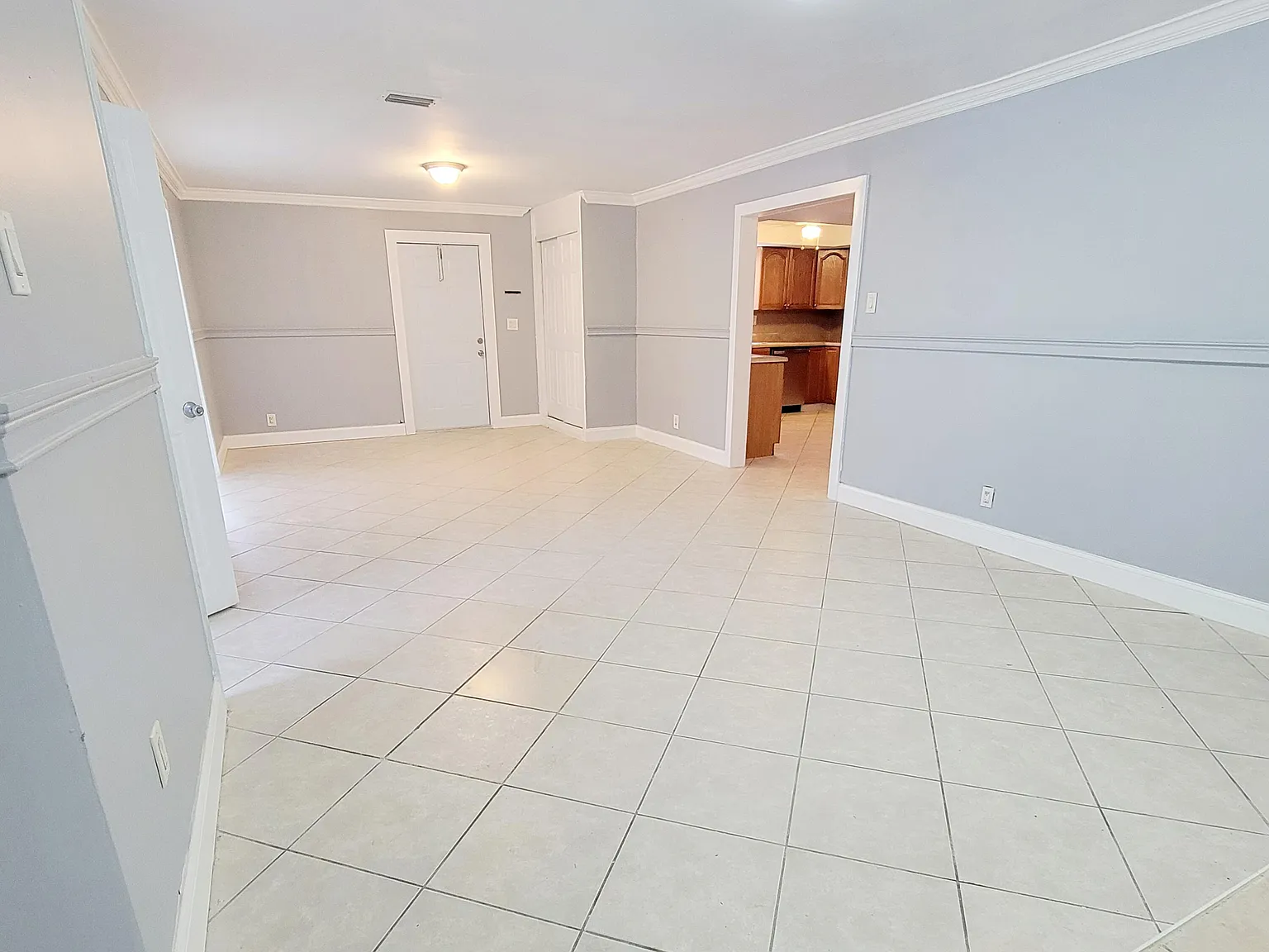 4 bed, 2.0 bath, 1600 sqft, $3,450 — Photo 4