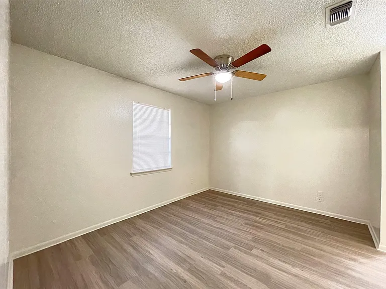 904 N Meadows Dr — Photo 9
