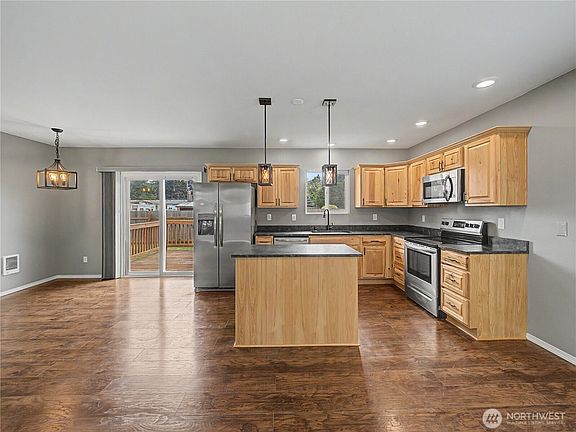 3rd image of 43622 228th Avenue SE