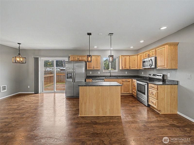 3rd image of 43622 228th Avenue SE