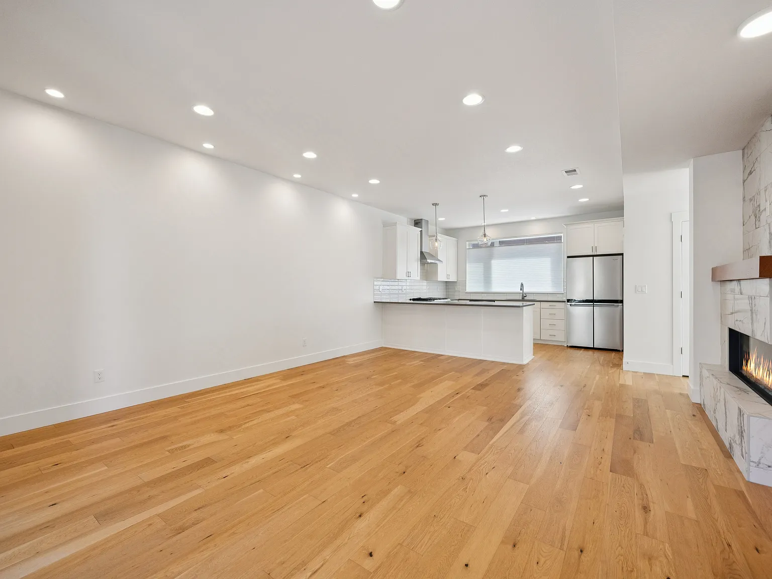 3 bed, 2.5 bath, 1830 sqft, $3,450 — Photo 3