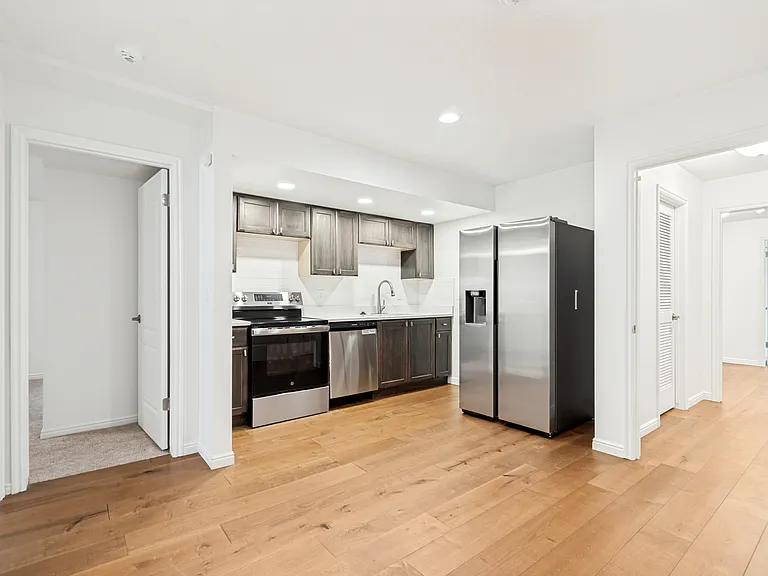 1241 Cambridge Ct — Photo 11