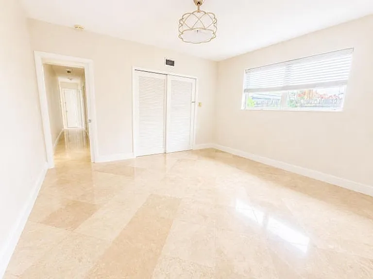 461 SW 54th Ave — Photo 8