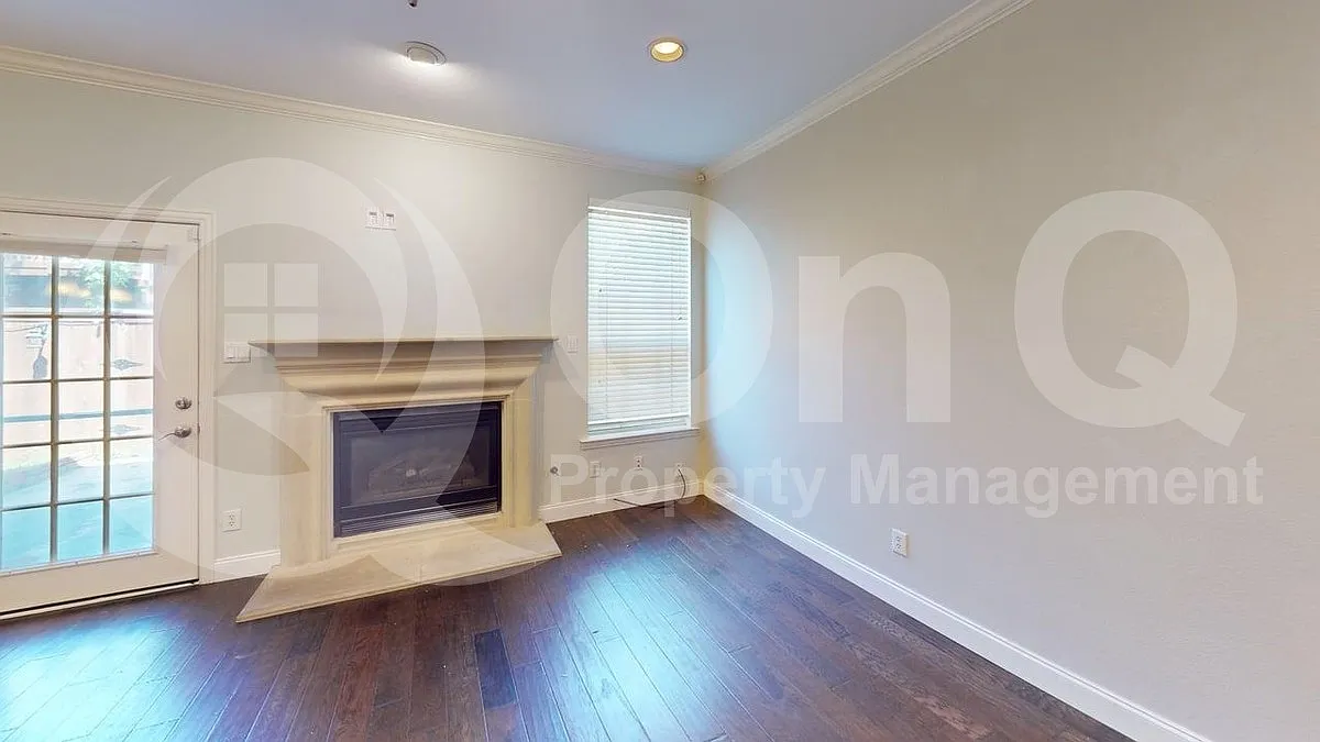 3 bed, 2.5 bath, 1696 sqft, $2,595 — Photo 4