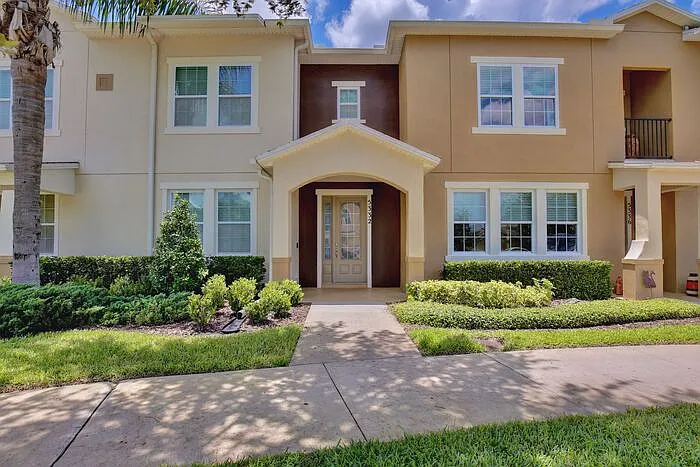 3 bed, 2.5 bath, 1912 sqft, $2,850 — Photo 2