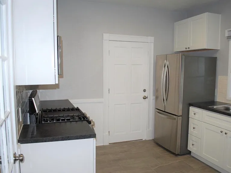 711 E Platte Ave #1 — Photo 5