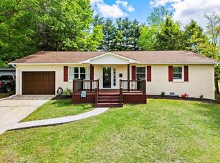 902 Locust Dr, Pearisburg, VA 24134