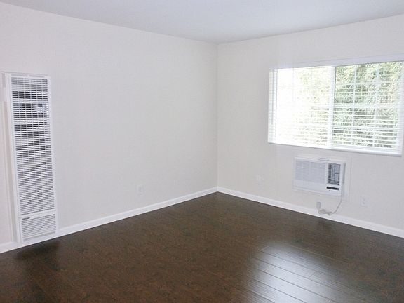 2nd image of 1825 G St APT H