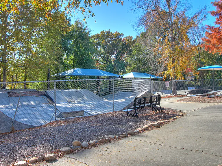 1016 Sharon Dr — Photo 16