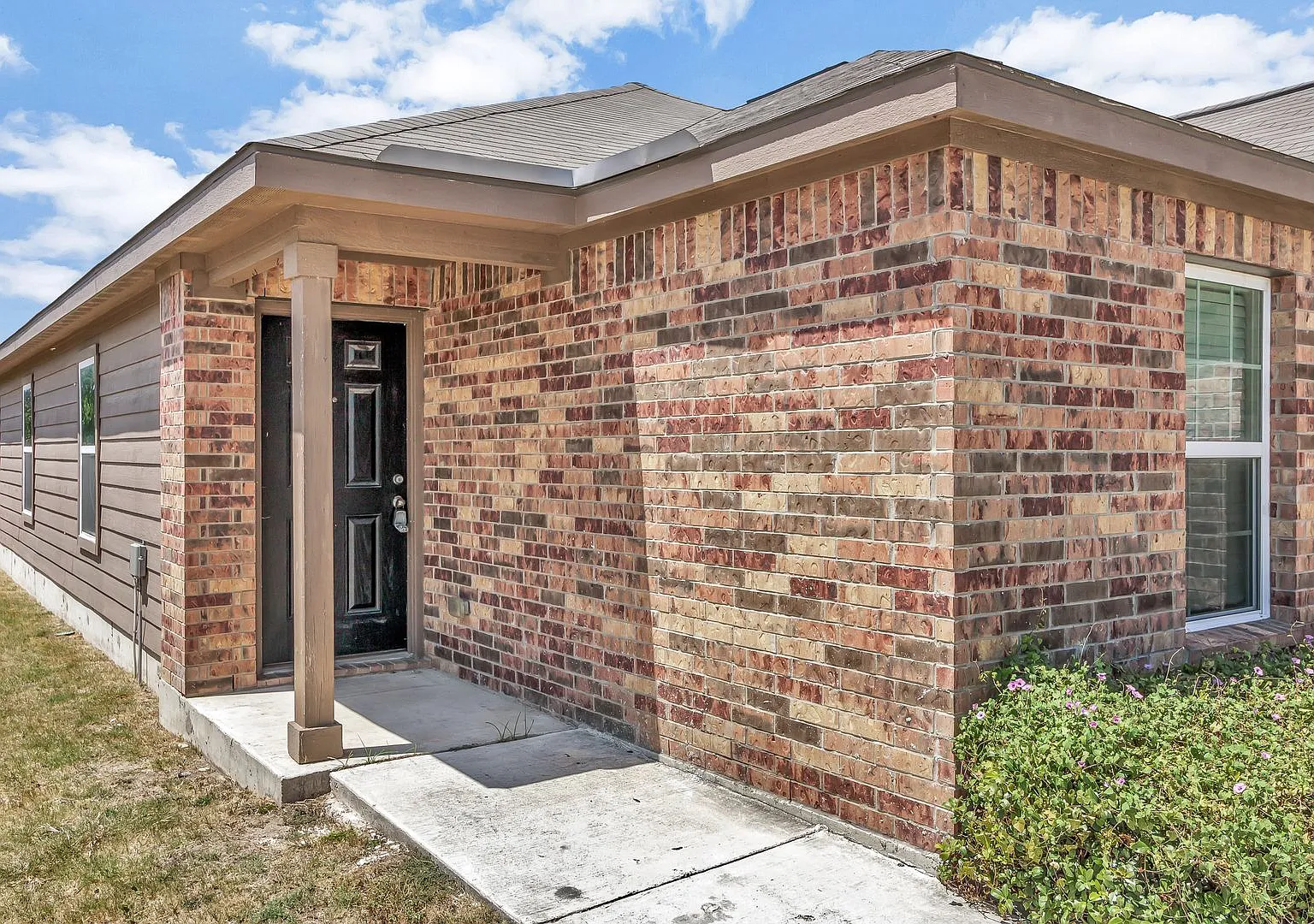 Ready for Move in! 337 Crescent Park — Photo 2