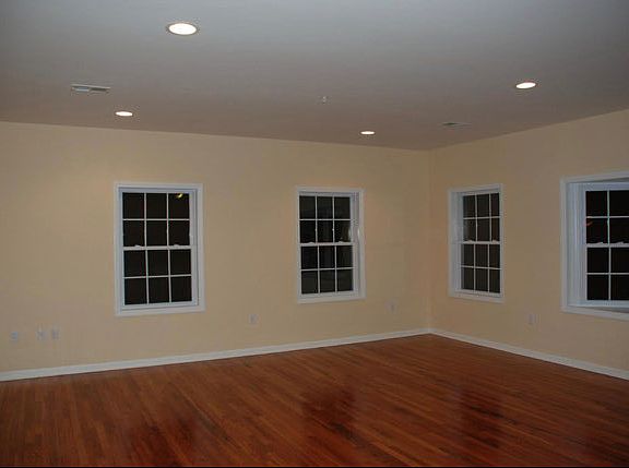 4th image of 327 S Park St Floor 1