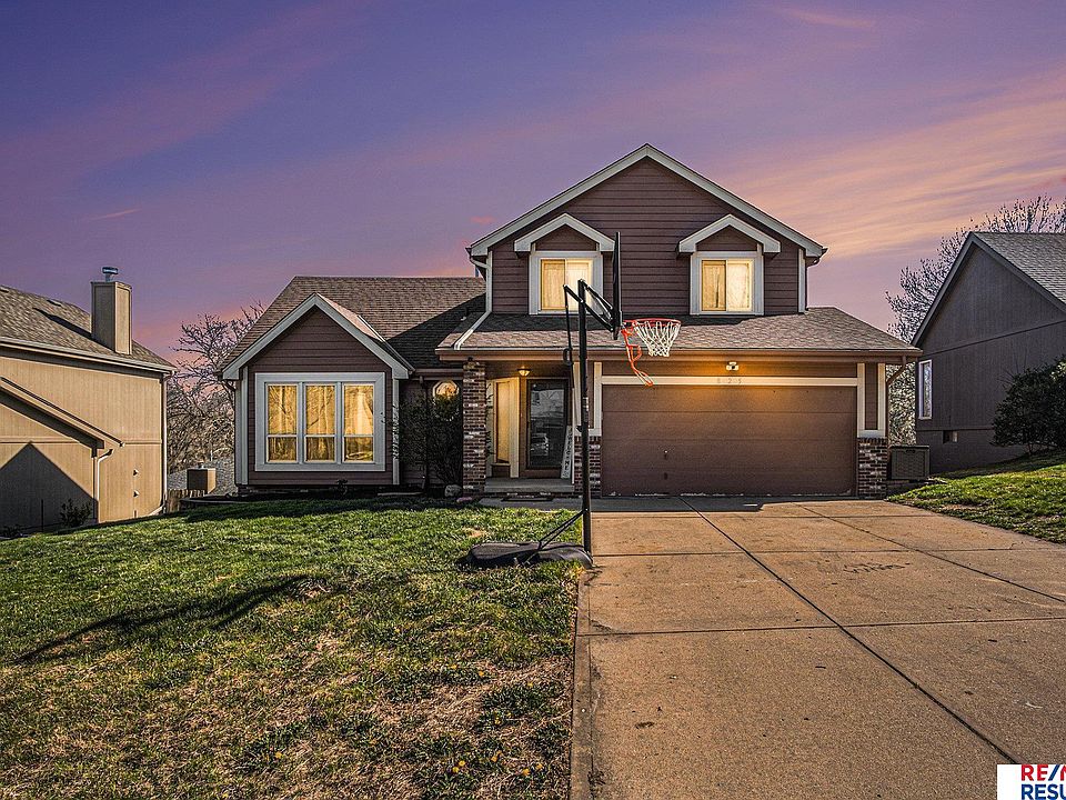 1st image of 825 Spruce Dr