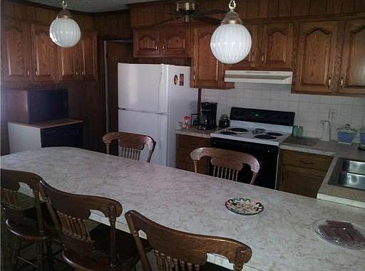 5th image of 126 Deanna St